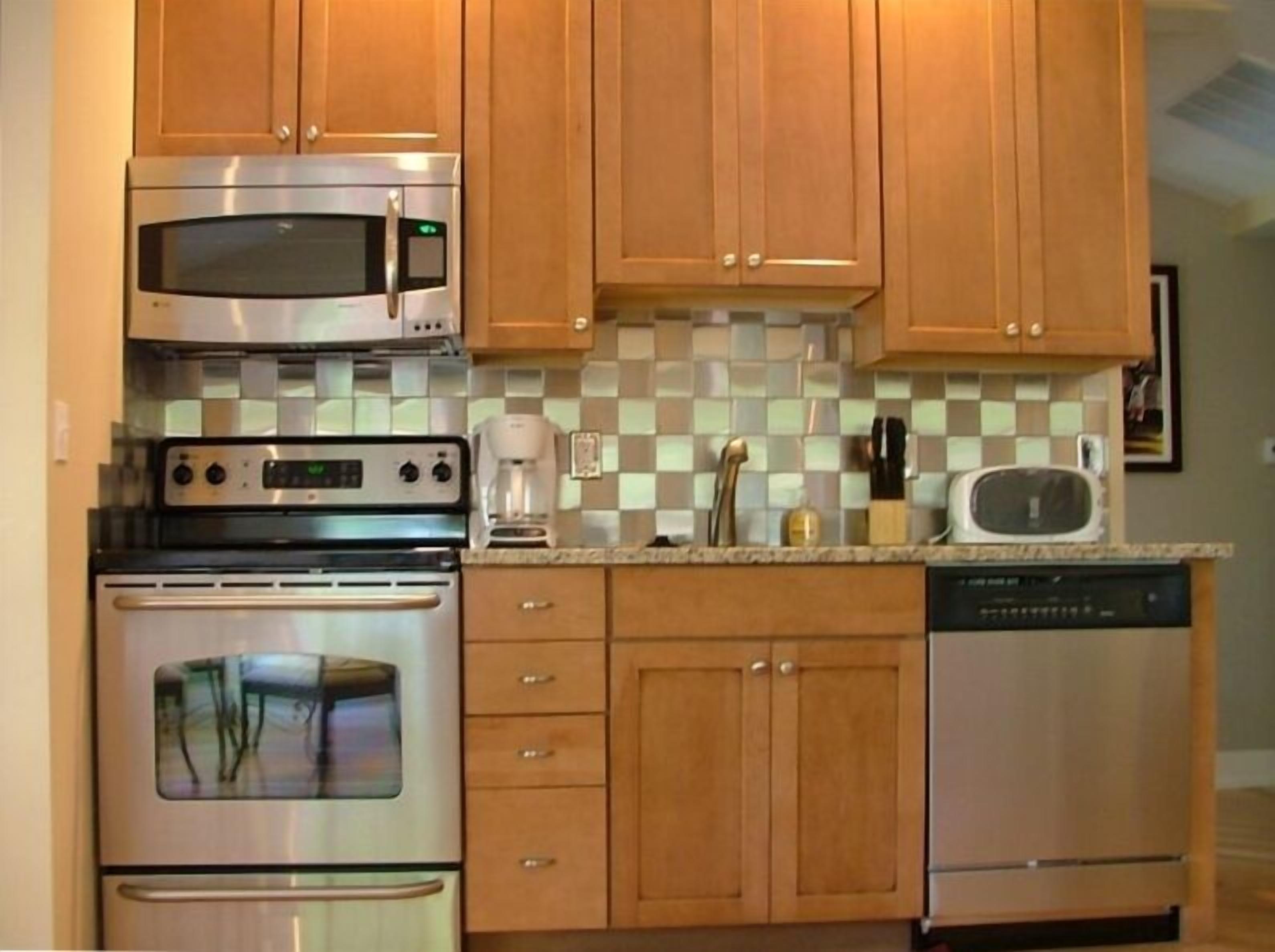 Suite #2 (of 2) at Amazwi Gallery in Historic District with Water and Park Views