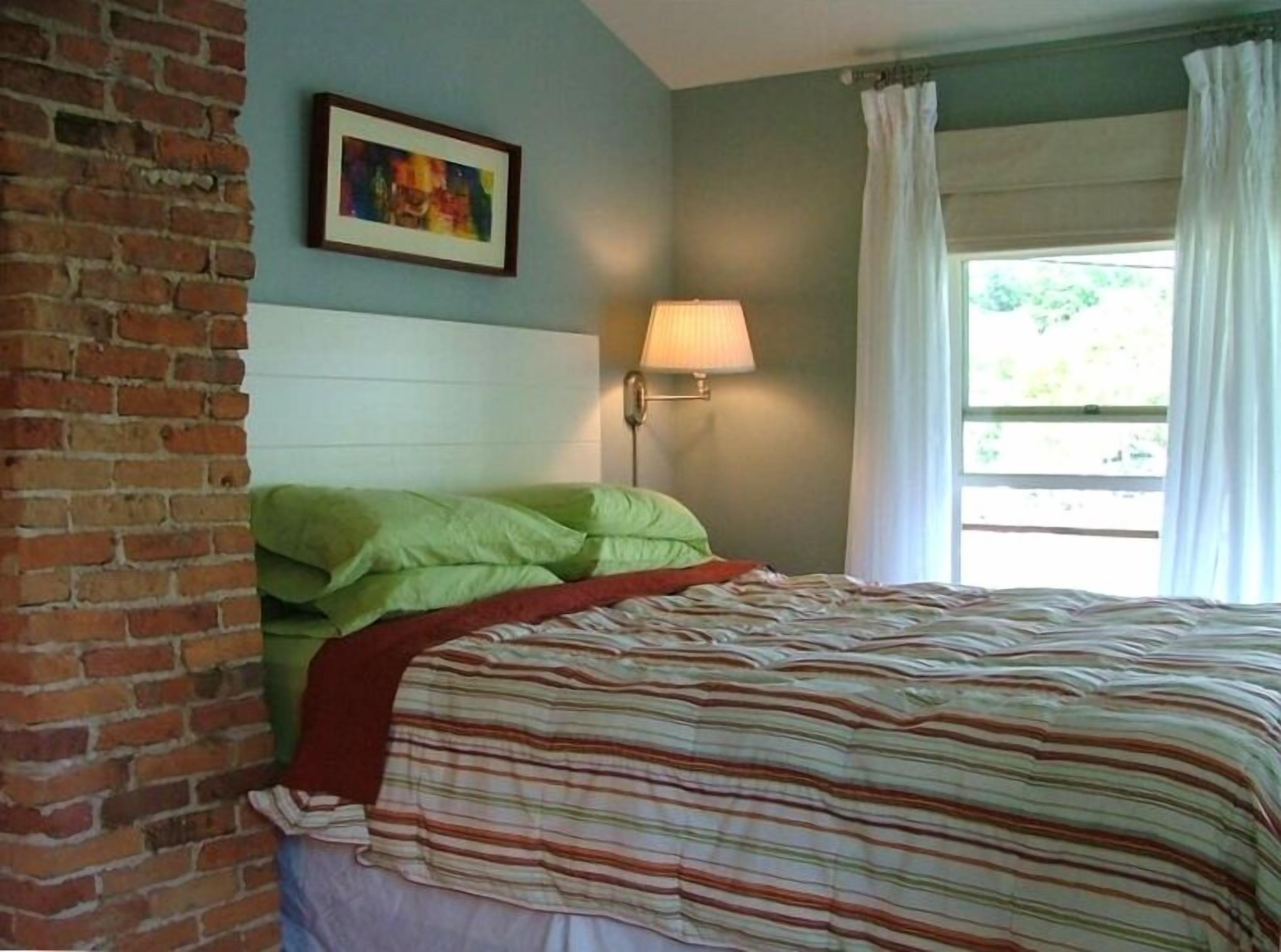 Suite #2 (of 2) at Amazwi Gallery in Historic District with Water and Park Views