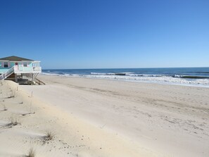 Plage, chaises longues
