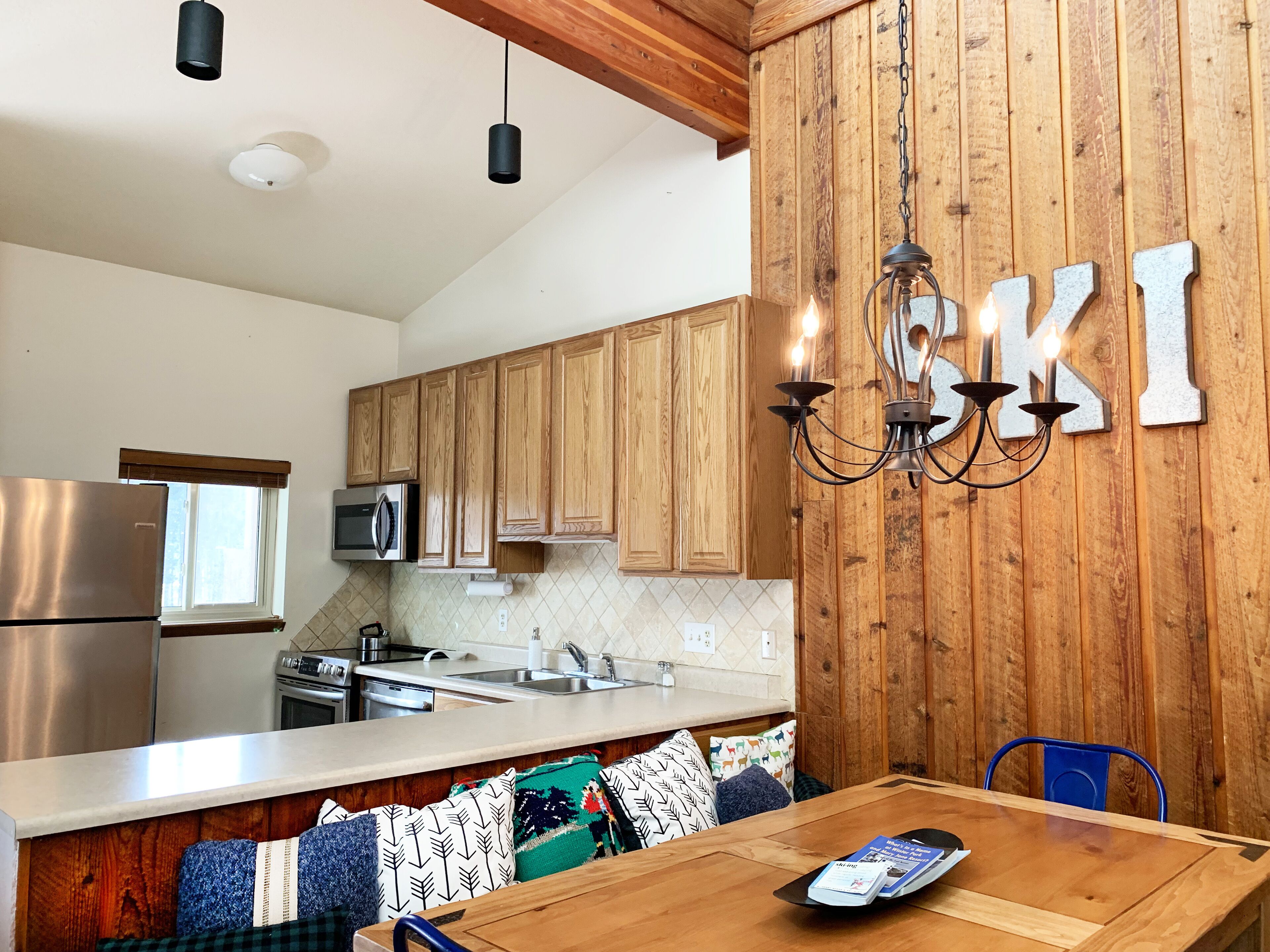 Boutique hotel style in a family-friendly 2-bed condo, free shuttles to Resort