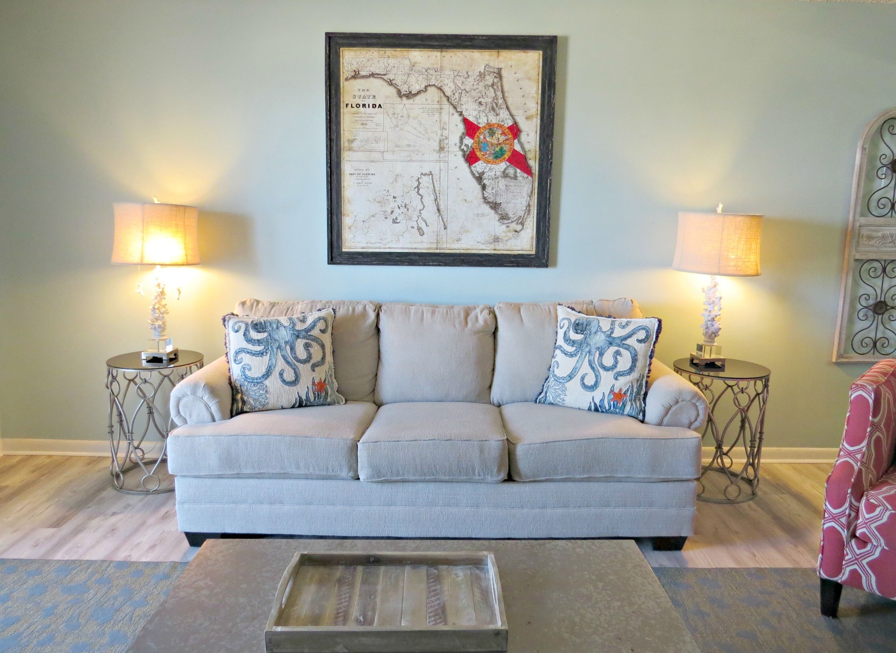   BEACH FRONT POOL Book NOW-walk to shops.Top rental/Very nice inside. 