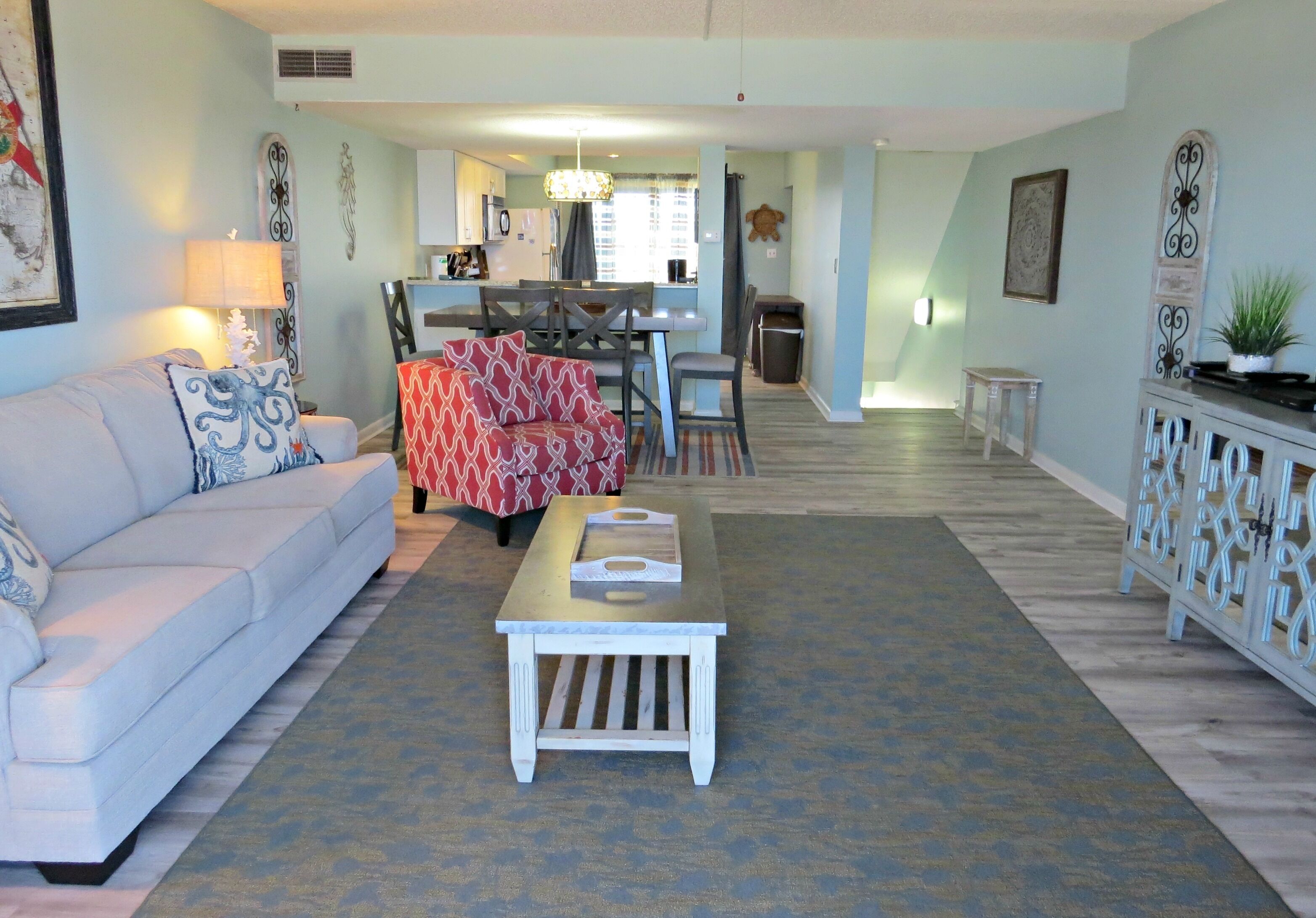   BEACH FRONT POOL Book NOW-walk to shops.Top rental/Very nice inside. 