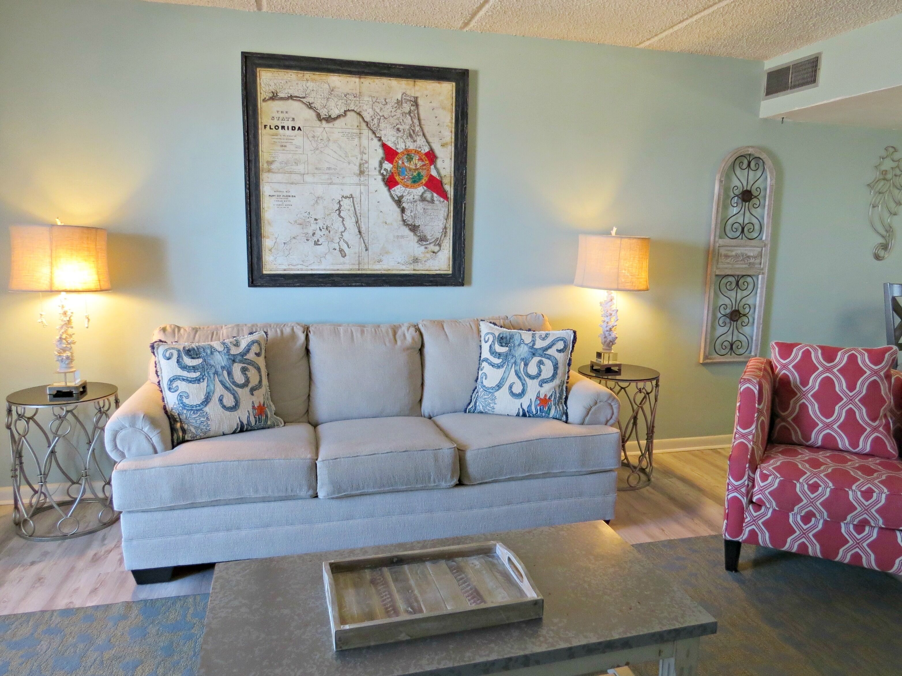   BEACH FRONT POOL Book NOW-walk to shops.Top rental/Very nice inside. 