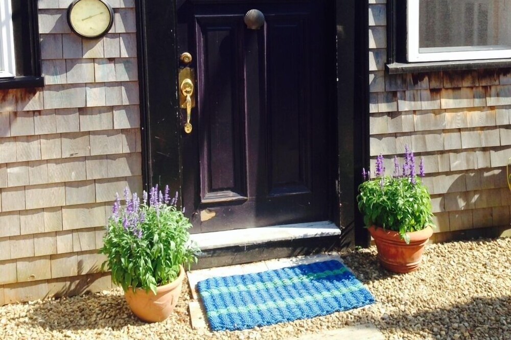 Beautiful Cottage Near Dowtown Newburyport and Plum Island Beach