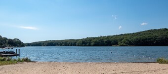 Cozy Escape in Pettaquamscutt Neighborhood - Your Ideal Narragansett Getaway