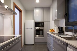 Refrigerador, microondas, horno y lavavajillas 