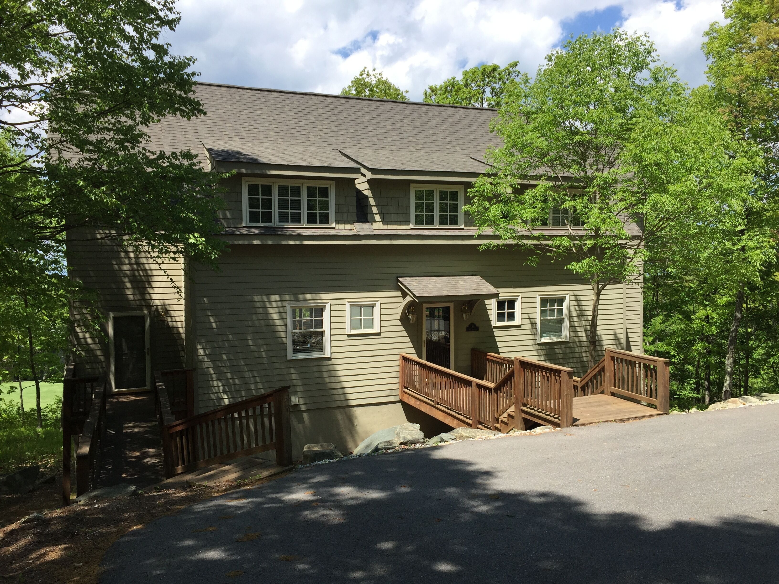 Spacious Family-Friendly Mountain Home…Shenandoah Valley & golf course views.