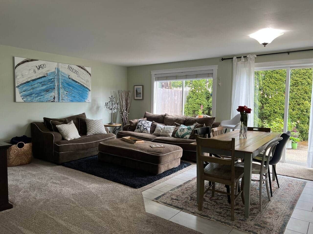 TV connectée, cheminée, jeux vidéo, livres