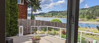Tide Cove Beachhouse in Poulsbo