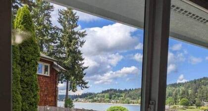 Tide Cove Beachhouse in Poulsbo