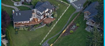 4 bedroom beautiful waterfront property on Liberty Bay