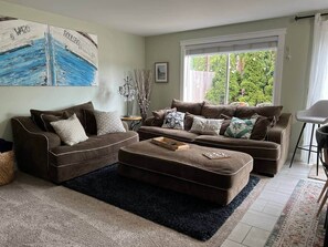 Smart TV, chimenea, videojuegos y libros 