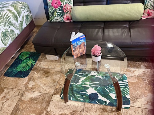 Discover Tranquility at Palm Studio: Your Gateway to Nature in Hilo Town!