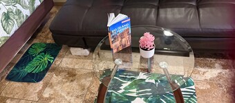 ジャングルの雰囲気がありながらヒロの町の 便利さを備えた民家スタジオ 