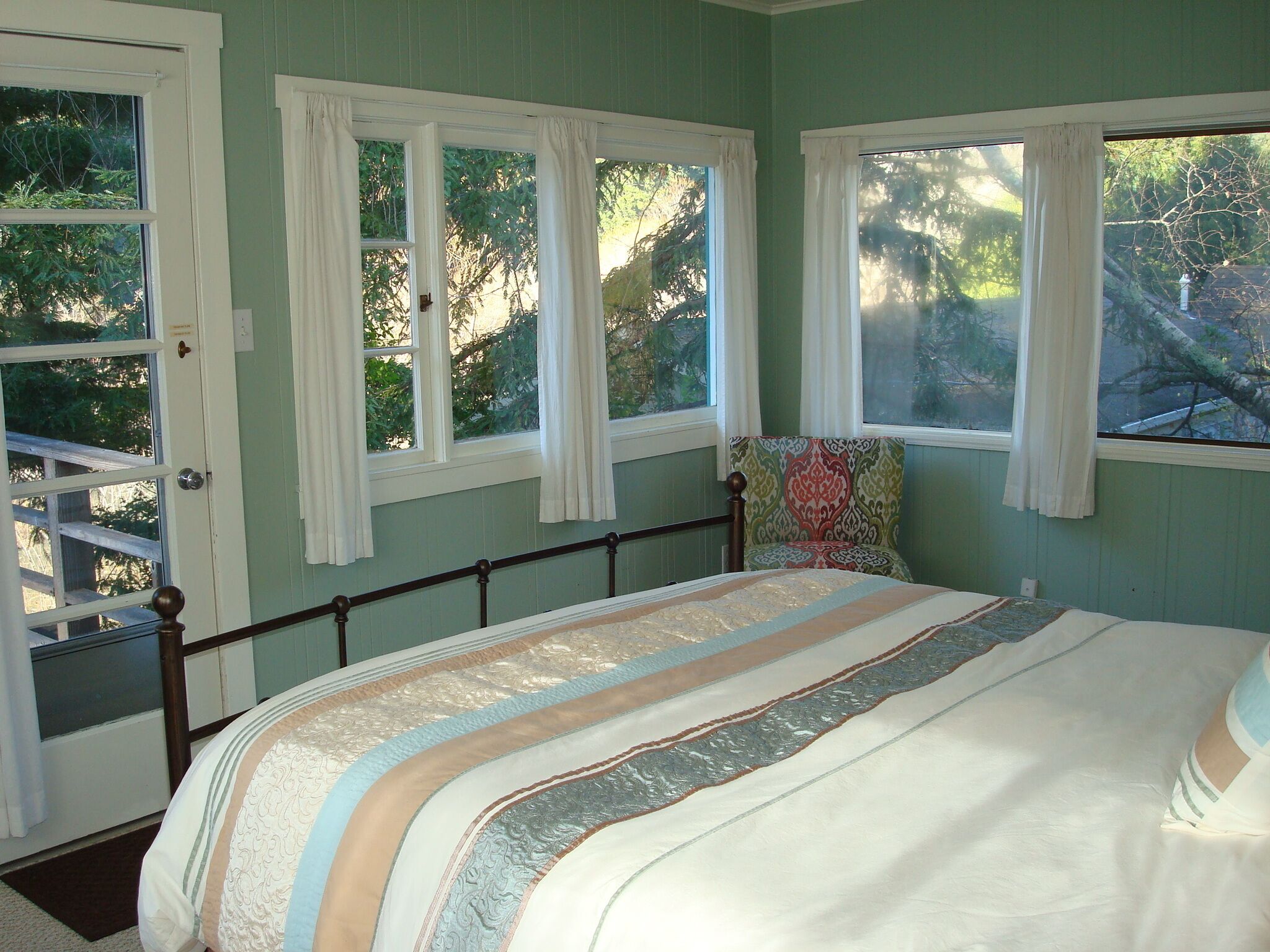 Zin and Zen on the River w/ Hot Tub! ***Close to Everything!***