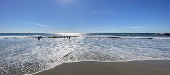 1Min2BeachDisney25MinEVChargeParkingBikesBBQWasher