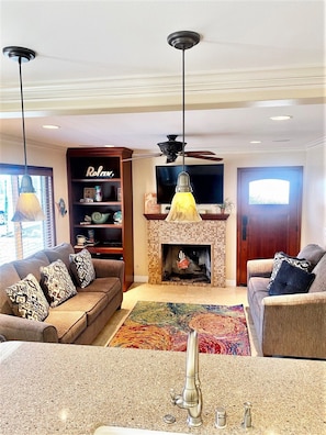 تلفزيون ذكي، مدفأة، شاشة كمبيوتر