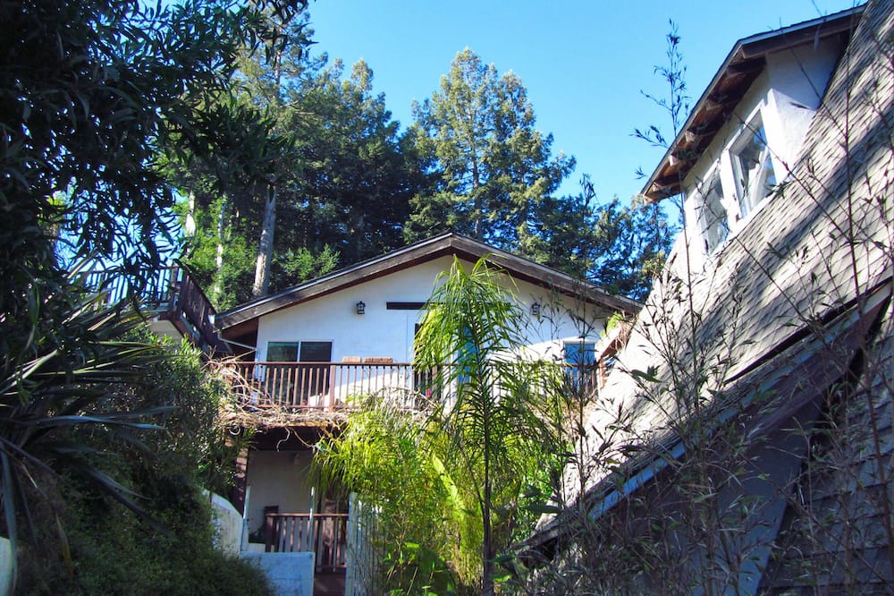 Peaceful Retreat Compound Part or All, $1500 to $3100 per night.