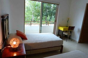 2 slaapkamers, een bureau, een strijkplank/strijkijzer, wifi