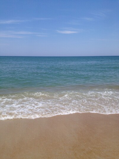 6th House From Private Beach Access! Steps to Duck Town! 3 Bed, 2 Bath.