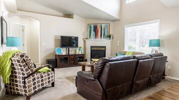 Smart TV, fireplace, DVD player, books