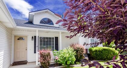 READY IN MERIDIAN.. RELO SPECIALISTS, GOLF COURSE COMMUNITY
