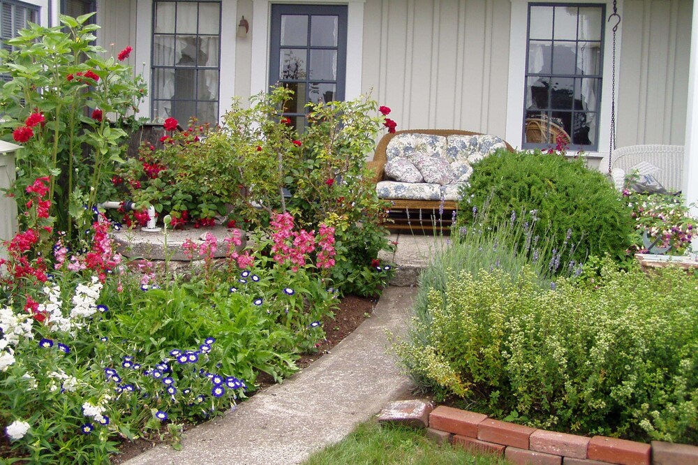 Private Garden Cottage In Mendocino's Historic Preservation District