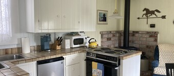 Private Garden Cottage In Mendocino's Historic Preservation District