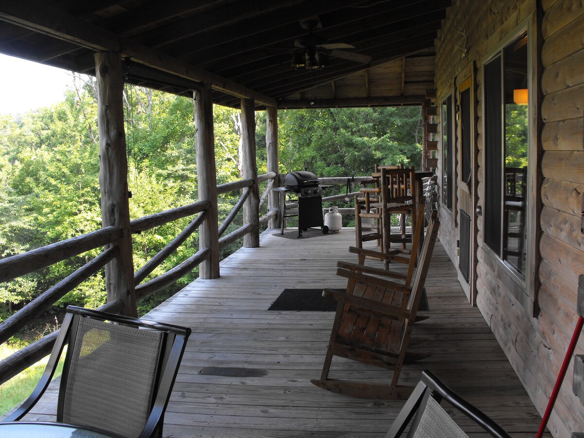 Deer Cabin Of Deer Lodge Cabin Rentals is a Secluded Ozark Cedar Log