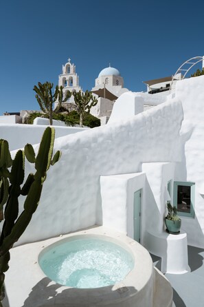Deluxe Villa, 2 Bedrooms, Hot Tub, Sea View | Egyptian cotton sheets, premium bedding, individually decorated - Valsamo Suites (Santorini)