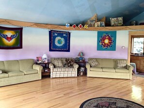 Reproductor de DVD, libros, videoteca y estéreo