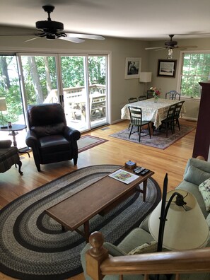 TV, fireplace, DVD player, books