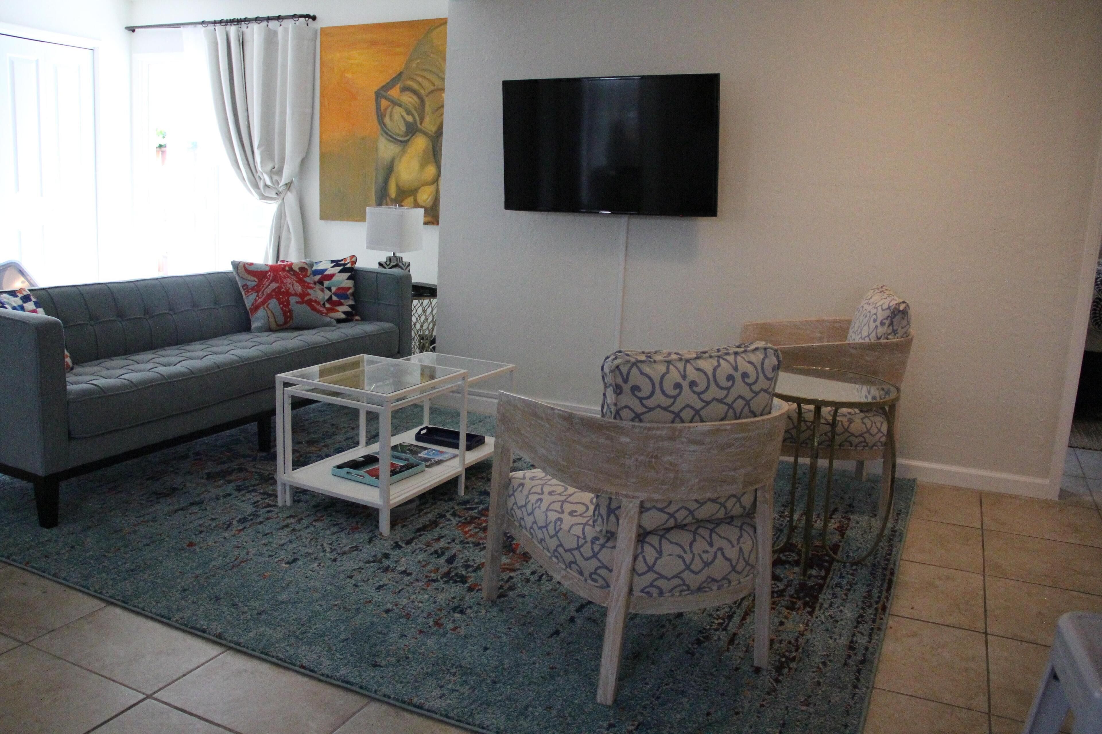 3 bedroom bungalow. Steps to the beach.