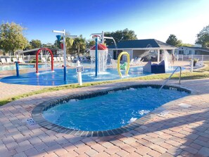 屋内プール、屋外プール