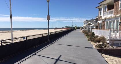 Comfy & Cozy - 3BR House - 1 Block to the Boardwalk