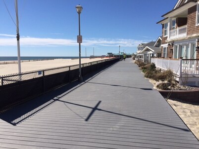 Comfy & Cozy - 3BR  House -  1 Block to the Boardwalk