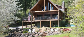 Beautiful Log Home on Cda Lake, Grass to the Water!!!