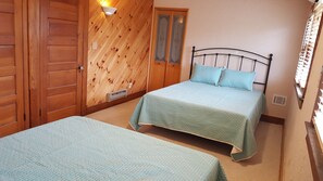 4 bedrooms, iron/ironing board, free WiFi, bed sheets