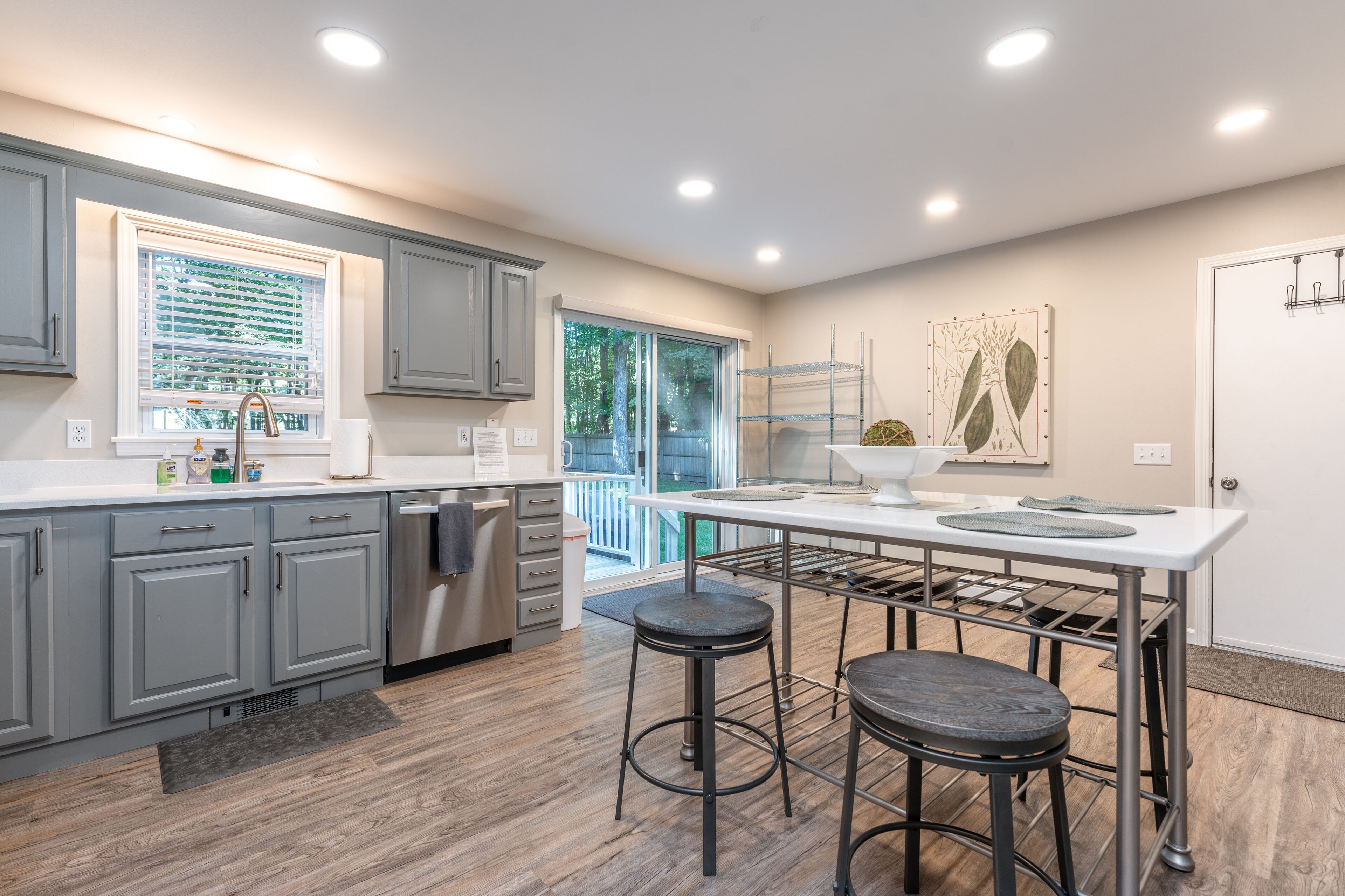 Updated Colonial Close To Town - Available All Year ~ Excellent Hot Tub! 