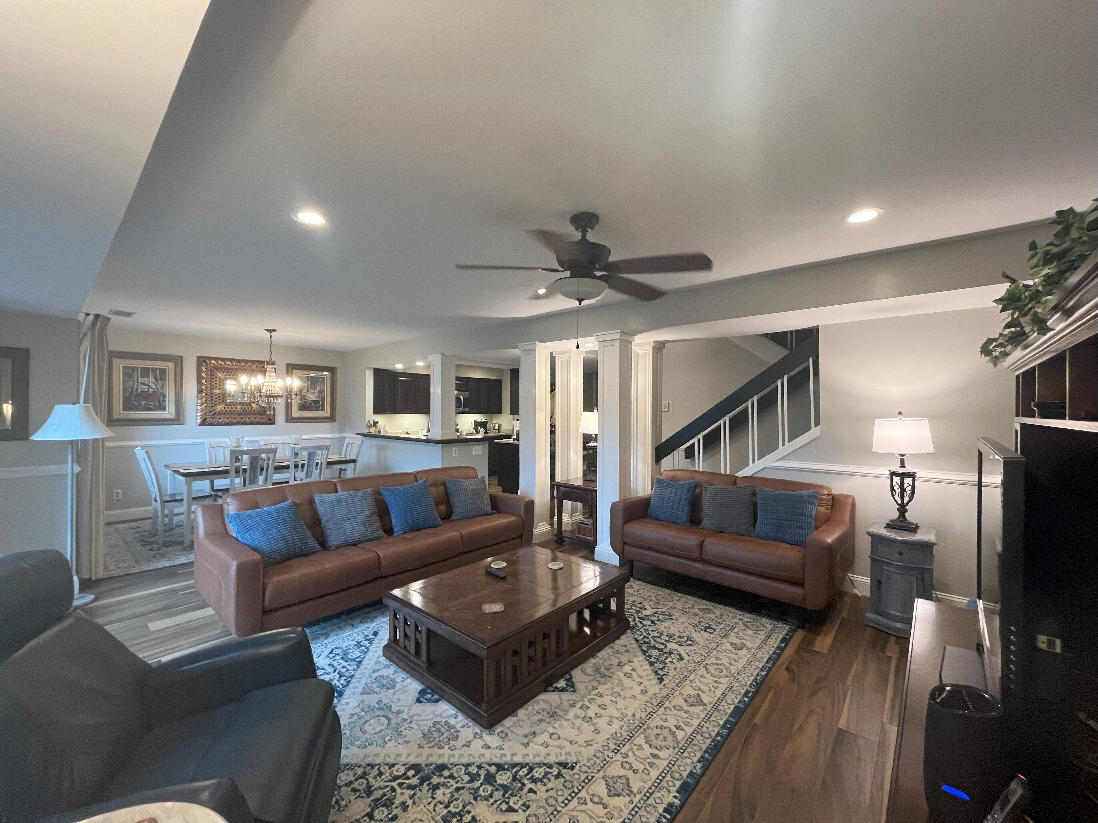 A view of the living room, dining room, and kitchen beyond
