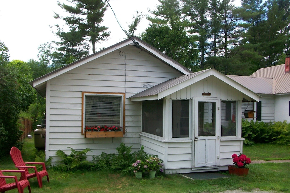 Keene Cozy Cottage in the Heart of the Adirondack Mountains!