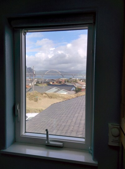 Sweeping ocean views on two levels, spacious oceanfront house!  Fiber Internet.