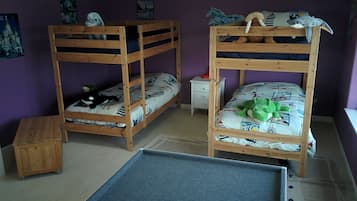 4 habitaciones, tabla de planchar con plancha y wifi gratis