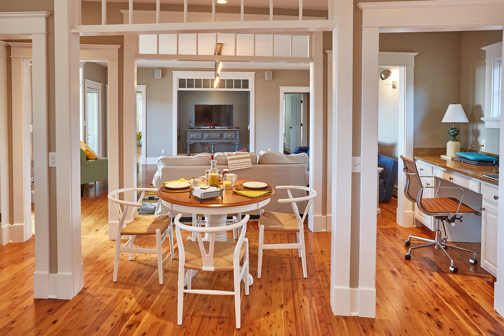 Stunning Luxury Home, Large Porch w. Ocean Views