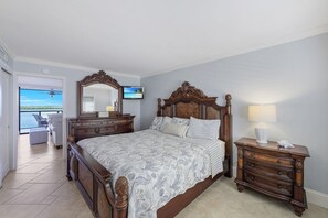 1 bedroom, iron/ironing board, free WiFi, bed sheets - Gorgeous Waterview, Walking Distance to Restaurants, Shops & More!! (Marco Island)