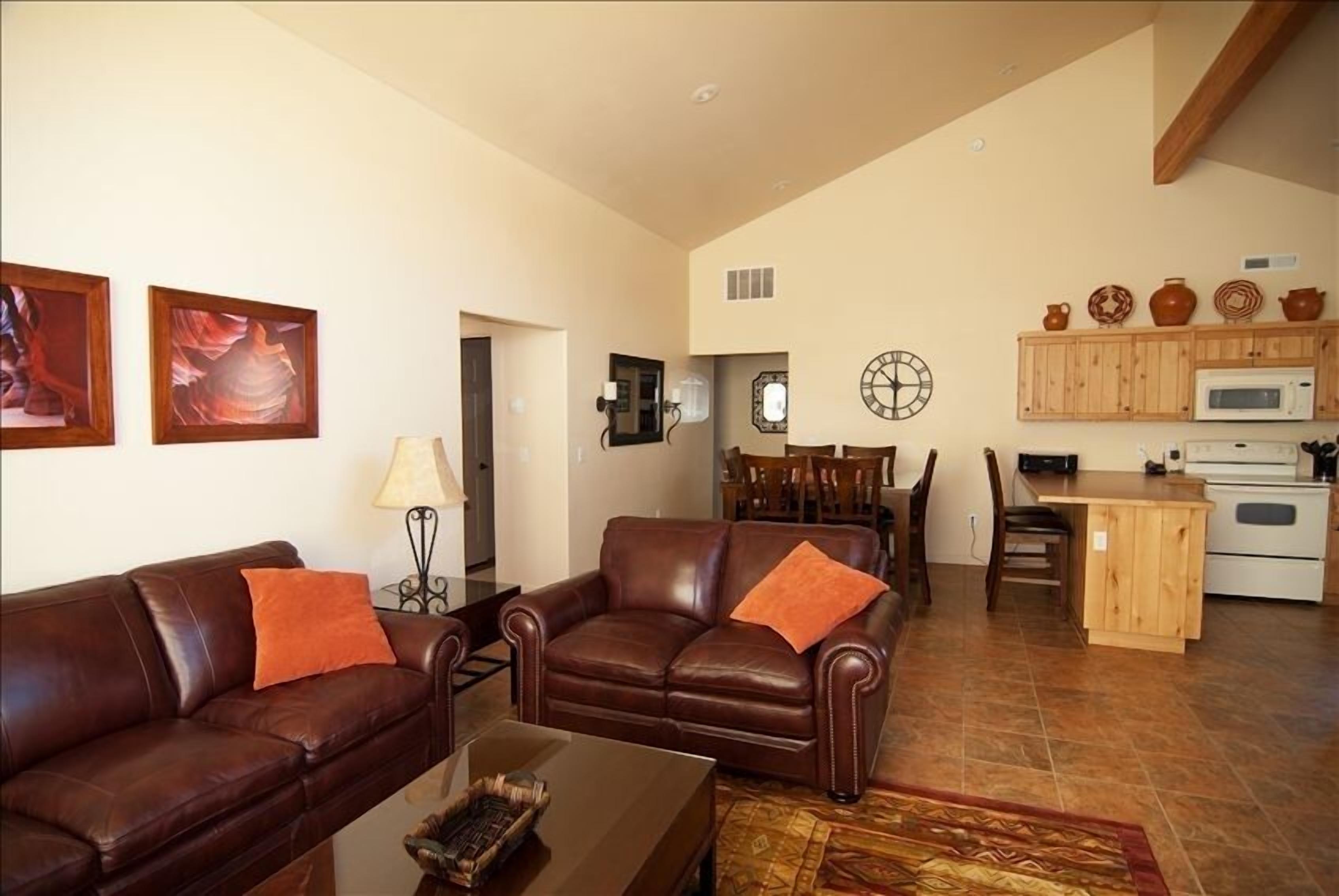 Simply the best - luxury, comfort, convenience in Rim Village!