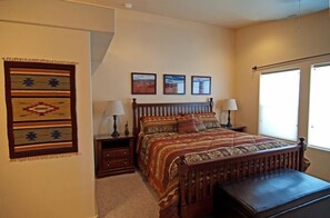 3 chambres, fer et planche à repasser, lit de bébé portatif