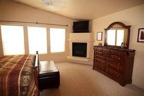 3 bedrooms, iron/ironing board, travel cot, free WiFi