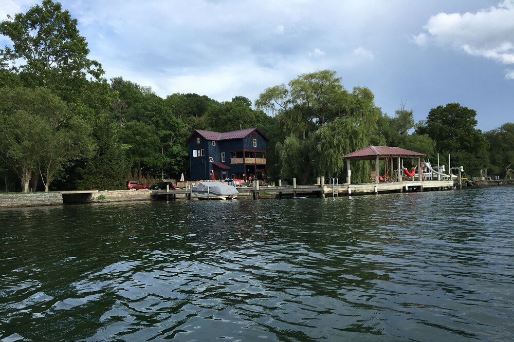 Wonderful Rustic Lake House On Cayuga Lake only 2.5 Miles From Downtown Ithaca!