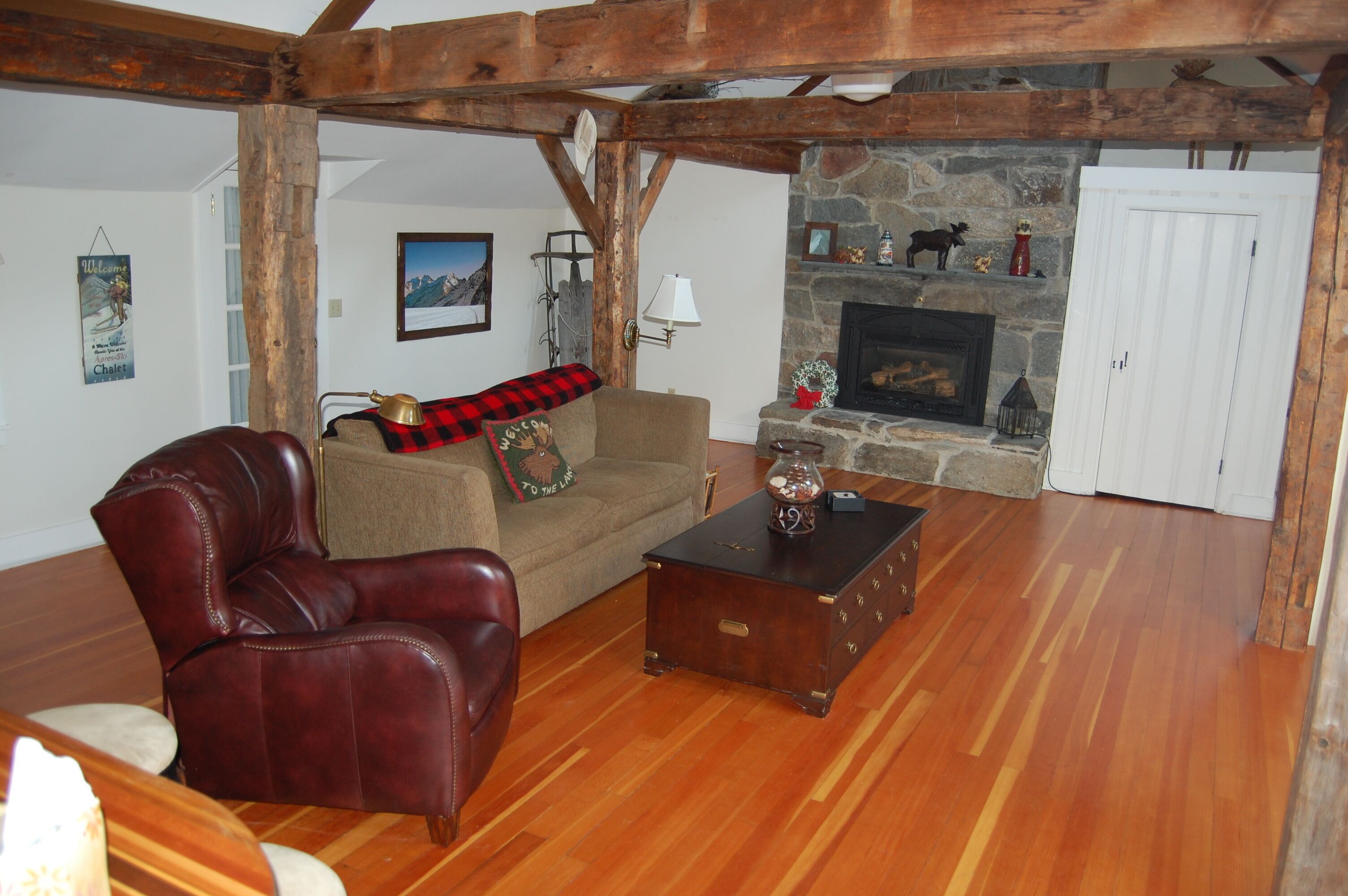 Perfect Vermont Farmhouse At The Base Of The Stratton Mountain Access Road.